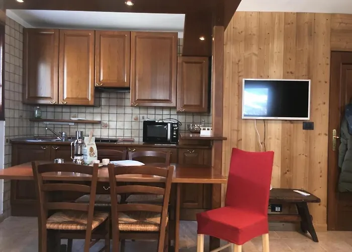 Aroma Di Legno E Profumo Di Neve * بيريوِل تْشيرفينيا