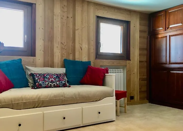 Aroma Di Legno E Profumo Di Neve بيريوِل تْشيرفينيا